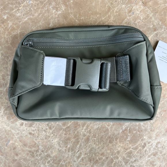 LARGE Lululemon Everywhere Belt Bag-Gray Sage - Picture 4 of 6